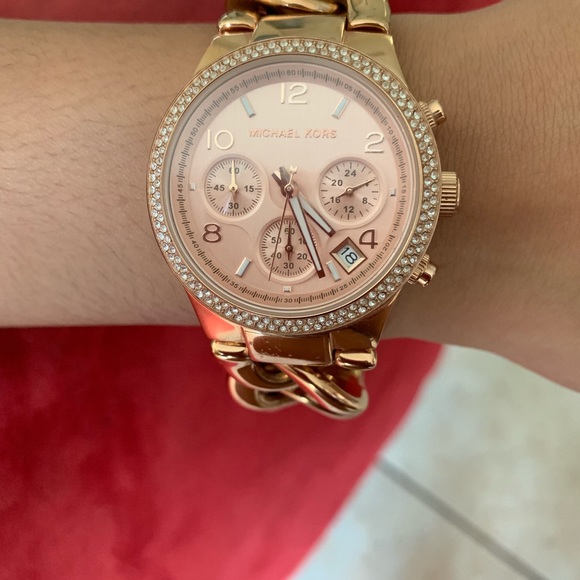 Michael Kors Runway Twist Chain Rose Gold Watch - Picture 6 of 6